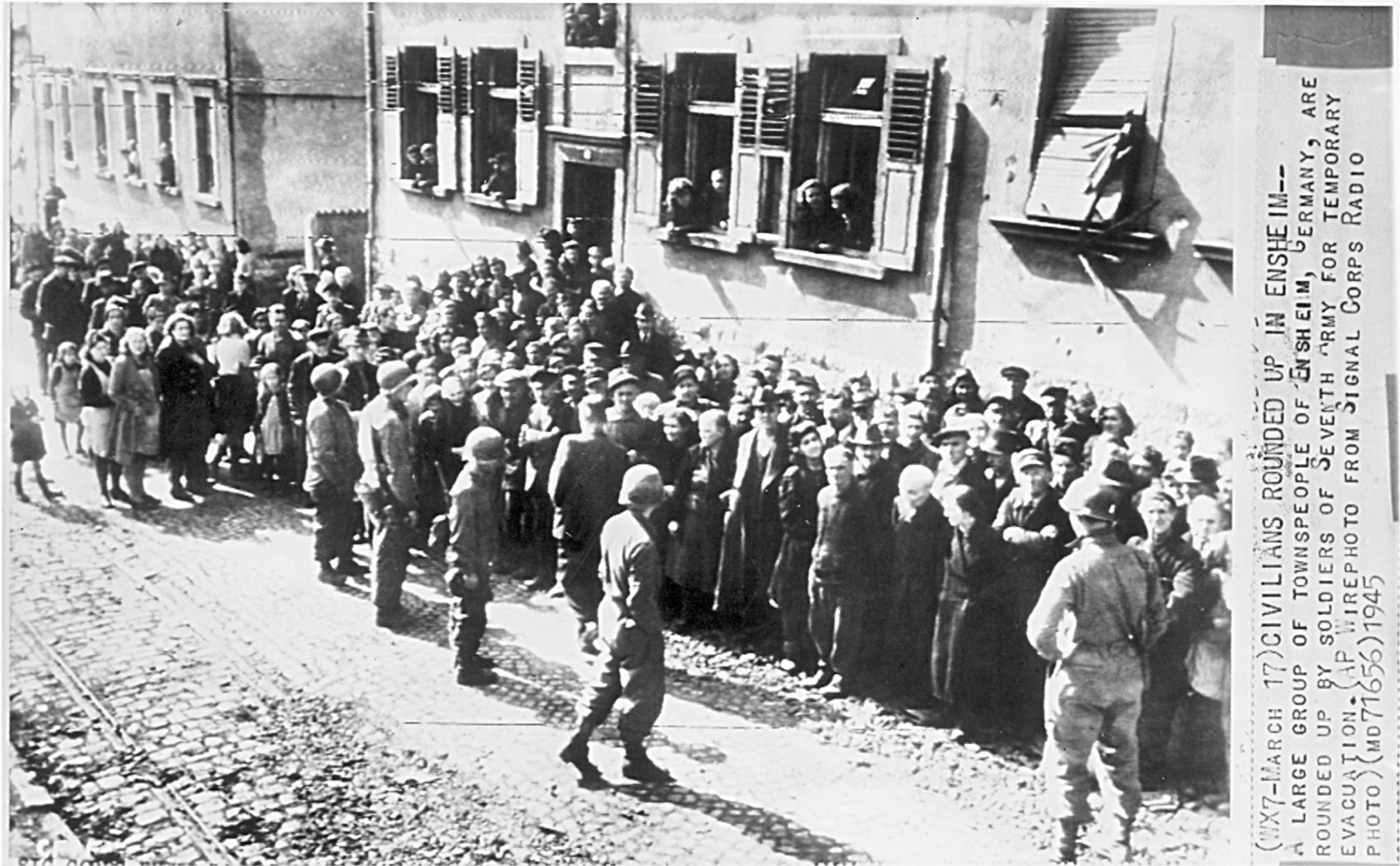 Zusammentrieb der Ensheimer Zivilisten 1945